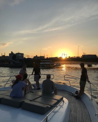 We are famous for our free tour of Istanbul’s old city centre. Did you know we also offer private Bosphorus boat tours, too? For more information 👉🏻 www.viaurbis.com 
.
.
.
#freetouristanbul #bosphorus #bosphorusbridge #bosphorustour #bosphorustoursistanbul #bosphorustours #istanbul #estambul #estambul🇹🇷 #toursenestambul #tourenestambul #visitistanbul #viaurbis