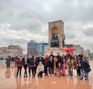 Free Tour en Taksim y Galata 🇪🇸
www.viaurbis.com 
.
.
.
.
.
#freetouristanbul #freetour #istanbul #estambul #estambulmagico #freetours #viajeros #viajerosporelmundo #tourgratis #tourgratisestambul #toursenespañol #toursenestambul #tourenestambul #viajeroscallejeros #viajarbarato #viaurbis