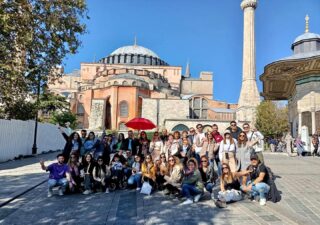 Join us on the best free tour of Istanbul 🇬🇧🇪🇸
www.viaurbis.com
.
.
.
.
.
#freetouristanbul #freetourestambul #istanbul #estambul #estambulmagico #estambul🇹🇷 #freetour #freetours #visitistanbul #turquia #toursenestambul #tourenestambul #guiasenestambul #travel #viajar