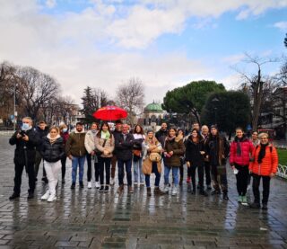 Every day at 10:30 am from Sultanahmet Square 🇪🇸🇬🇧
Join us at www.viaurbis.com 
.
.
.
.
.
#freetouristanbul #freetourestambul #freetour #istanbul #estambul #viaurbis #freetoursenespañol #toursenespañol #walkingtours #sultanahmetsquare #visitturkey #instatraveling #vaccaciones #vacations