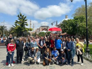 Join us on the best walking tour in Istanbul 🇬🇧🇪🇸
www.viaurbis.com 
.
.
.
#freetouristanbul #freetourestambul #istanbul #estambul #freetours #estambulmagico #estambul #viaurbis #visitistanbul #turquia🇹🇷