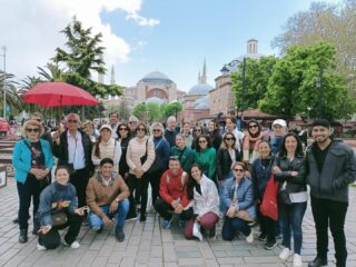 The best free walking tour of Istanbul 👉🏻www.viaurbis.com 👈🏻
.
.
#freetouristanbul #freetourestambul #freetour #istanbul #estambul #visitistanbul #toursenespañol #tourenespañol #turquia🇹🇷